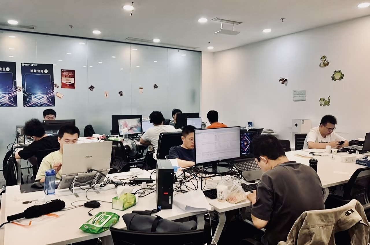 成电国芯线下基地学习场景2